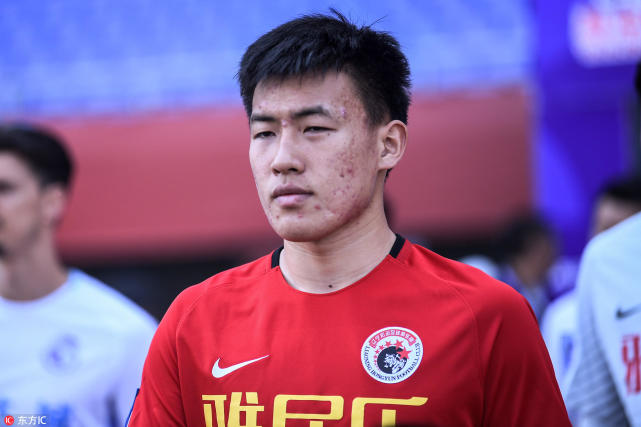 包含赛前体能课后，塞维利亚主帅复盘备战国王杯，管理层满意，年轻球员得到机会的词条