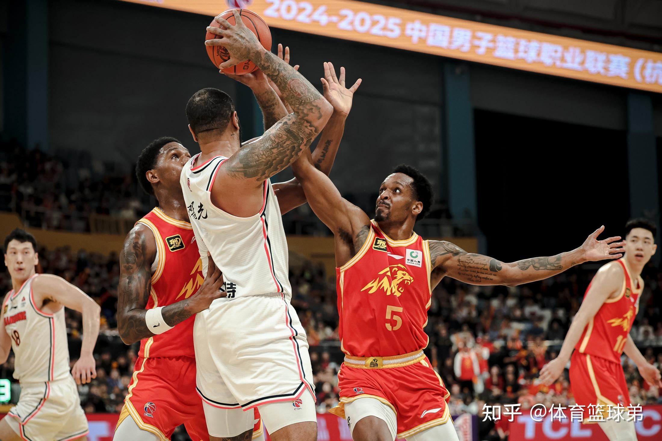 包含辽宁本钢门线救险广厦男篮今晚迎来里程碑，连对手都承认：辽宁本钢状态回暖备战法甲的词条